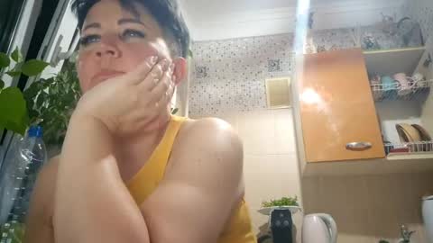 Snapshot of secret_luna_2028 chatting on June 1, 2026, 7:15 pm Bella online show from June 1, 2026, 7:15 pm