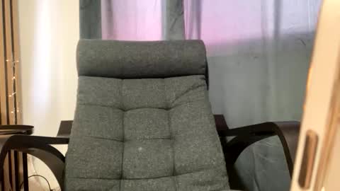 Anni online show from November 11, 2025, 12:16 pm