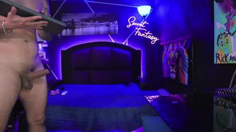 Kiki and Max online show from December 24, 2024, 10:39 pm