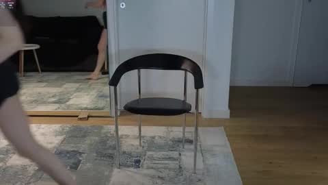 Sara online show from September 9, 2025, 7:46 pm