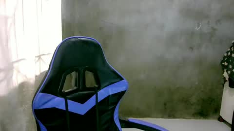 seducive_allea online show from April 16, 2026, 4:02 am