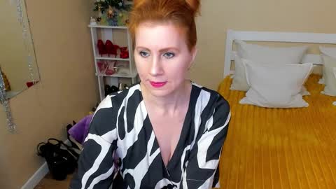 seductive_foxy_ online show from December 17, 2025, 7:42 pm