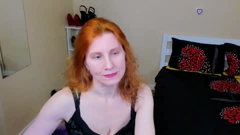 seductive_foxy_ online show from April 17, 2026, 1:25 pm