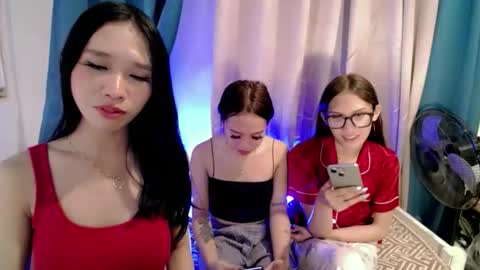 Snapshot of seductive_kimxxx chatting on May 26, 2026, 12:23 pm your miss universe kim online show from May 26, 2026, 12:23 pm
