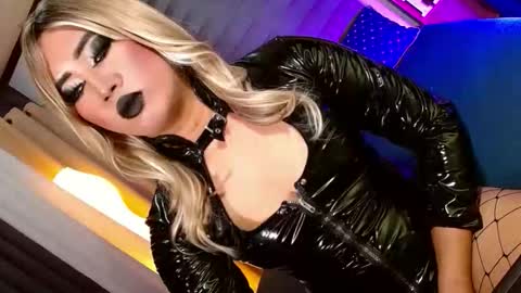 Snapshot of seductive_scarllete chatting on May 9, 2026, 5:07 pm SCARLETTE online show from May 9, 2026, 5:07 pm
