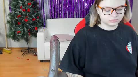 seductive_she_wolf online show from February 3, 2025, 11:20 am