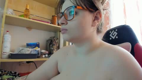 seductive_she_wolf online show from April 19, 2026, 2:38 pm