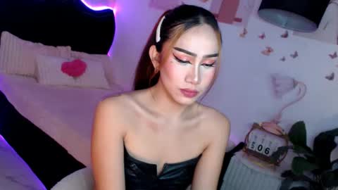 Vanessa online show from April 6, 2026, 3:57 pm