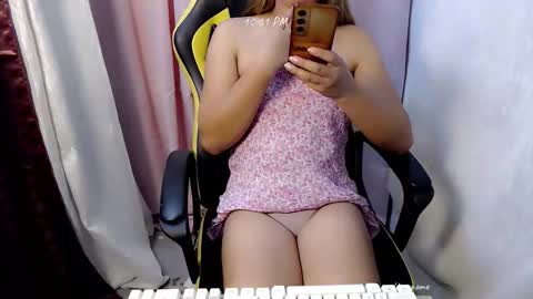 Snapshot of seductive_zyra chatting on May 19, 2026, 2:01 pm seductive_zyra online show from May 19, 2026, 2:01 pm
