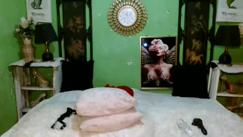 Snapshot of seductivecatxxx chatting on May 11, 2026, 3:18 pm dyosa isabel online show from May 11, 2026, 3:18 pm