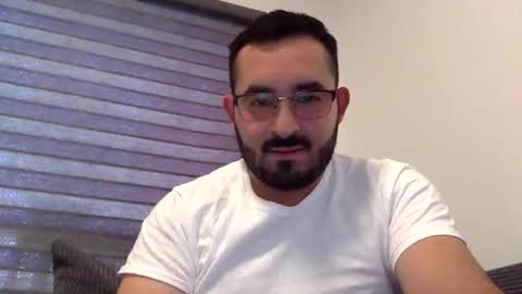 seficha18 online show from May 23, 2026, 11:42 pm