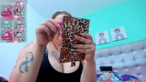 Selena online show from March 9, 2025, 3:54 am