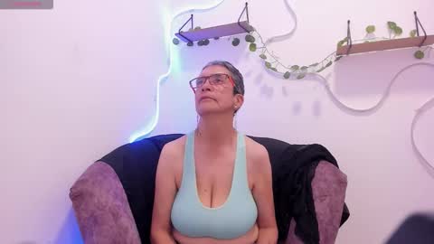 Snapshot of selena_ferreira chatting on November 13, 2025, 8:19 pm Selena online show from November 13, 2025, 8:19 pm