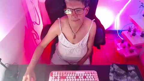 Selena online show from July 8, 2026, 8:46 pm