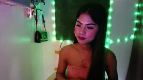 selena_fox2000 online show from April 19, 2026, 9:17 pm