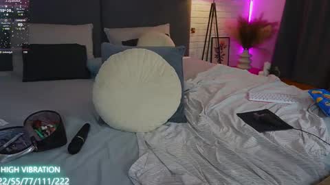 Selena Lily online show from February 11, 2025, 4:13 pm