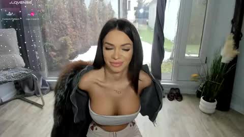 Selena online show from February 28, 2025, 7:05 am