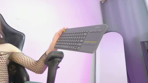 Snapshot of selena_robertss_ chatting on April 17, 2026, 1:30 am selena roberts online show from April 17, 2026, 1:30 am