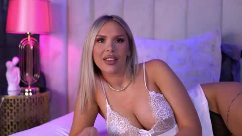 Selena online show from April 11, 2026, 7:02 am