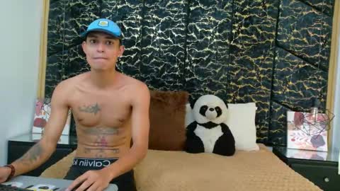 SelenaANDpeterr online show from September 20, 2025, 7:04 pm