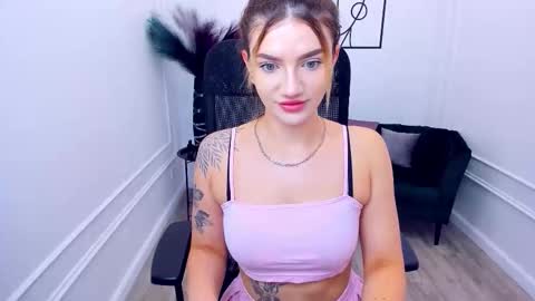 selenaemoore online show from September 17, 2025, 4:58 am