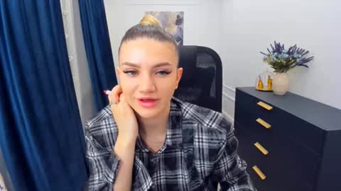 selenaemoore online show from February 21, 2026, 5:08 am