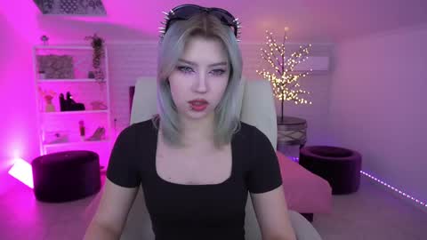 selenairis online show from May 1, 2026, 7:13 am