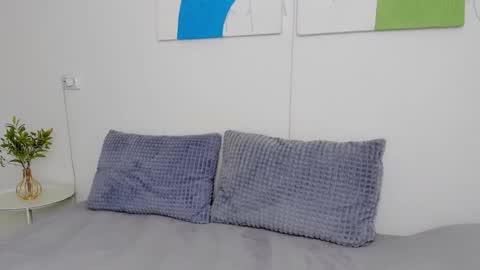 Selena online show from September 11, 2025, 8:03 am