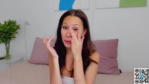 Selena online show from May 14, 2026, 9:49 am
