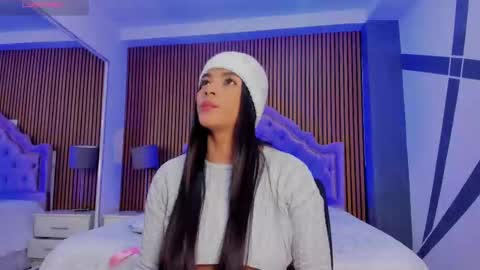 selenastonne online show from September 18, 2025, 7:49 pm