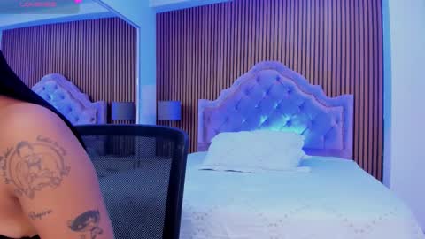 selenastonne online show from November 23, 2025, 12:49 pm