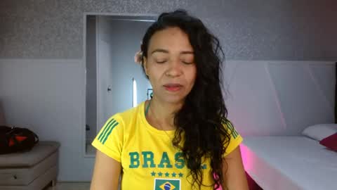 Snapshot of selene_bubble chatting on May 7, 2026, 2:33 pm Selene online show from May 7, 2026, 2:33 pm