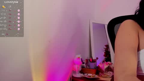 Snapshot of selene_e chatting on December 28, 2024, 3:26 am Karol. online show from December 28, 2024, 3:26 am