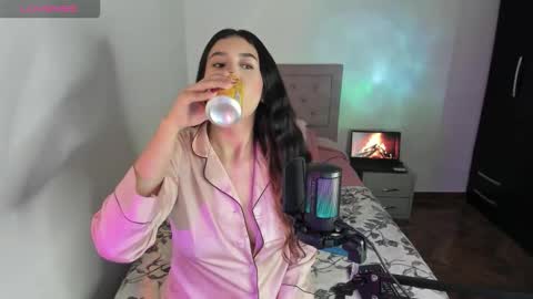 Snapshot of selene_e chatting on October 23, 2025, 9:13 pm Karol. online show from October 23, 2025, 9:13 pm