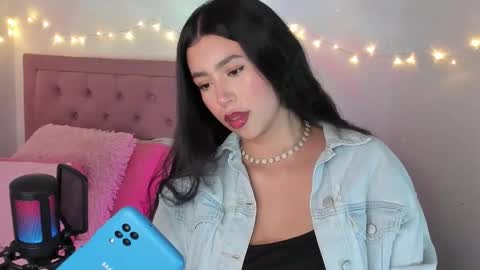 Snapshot of selene_e chatting on December 17, 2025, 9:10 pm Karol. online show from December 17, 2025, 9:10 pm