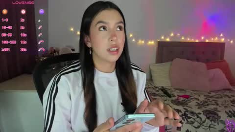 Snapshot of selene_e chatting on December 20, 2025, 11:01 pm Karol. online show from December 20, 2025, 11:01 pm