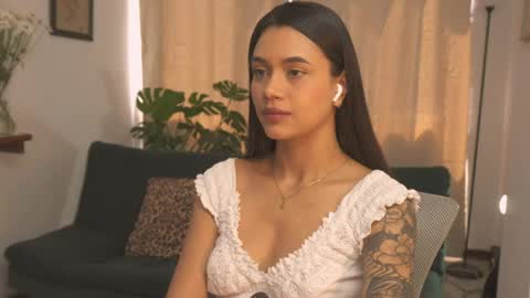 Snapshot of selenevaughan chatting on May 24, 2026, 5:51 pm Selene online show from May 24, 2026, 5:51 pm