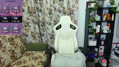 Selenna online show from December 9, 2024, 7:18 pm