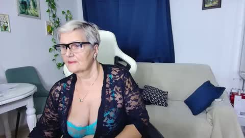 Selenna online show from December 15, 2025, 7:29 pm