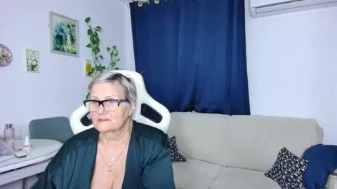 Selenna online show from January 11, 2026, 6:57 pm