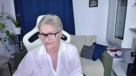 Selenna online show from April 14, 2026, 4:57 pm