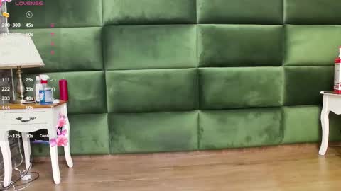 Selen online show from November 3, 2025, 7:59 pm