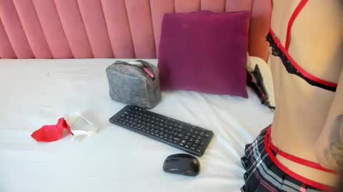 Seline  online show from November 24, 2025, 7:57 pm