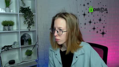 Selena online show from December 1, 2025, 11:15 am