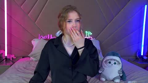 SelinSwarovski online show from January 30, 2025, 5:39 pm