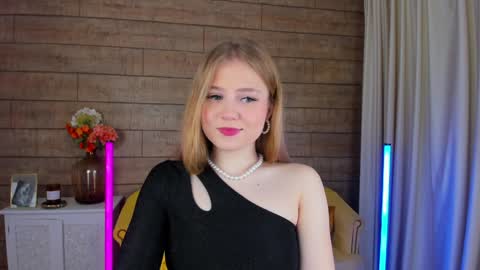 SelinSwarovski online show from February 3, 2025, 5:14 pm