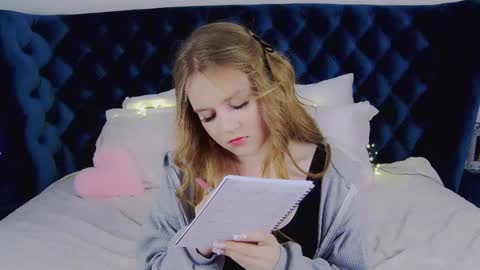 SelinSwarovski online show from March 11, 2025, 6:52 pm