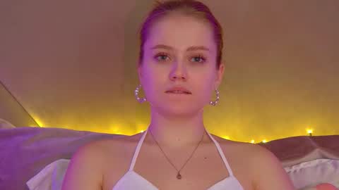 SelinSwarovski online show from September 14, 2025, 4:33 am