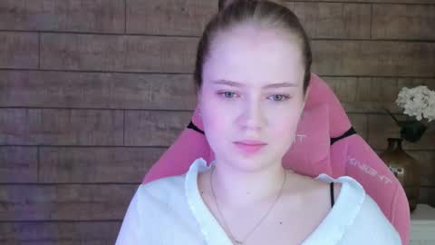 SelinSwarovski online show from September 15, 2025, 4:40 pm