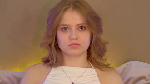 SelinSwarovski online show from September 20, 2025, 4:19 pm